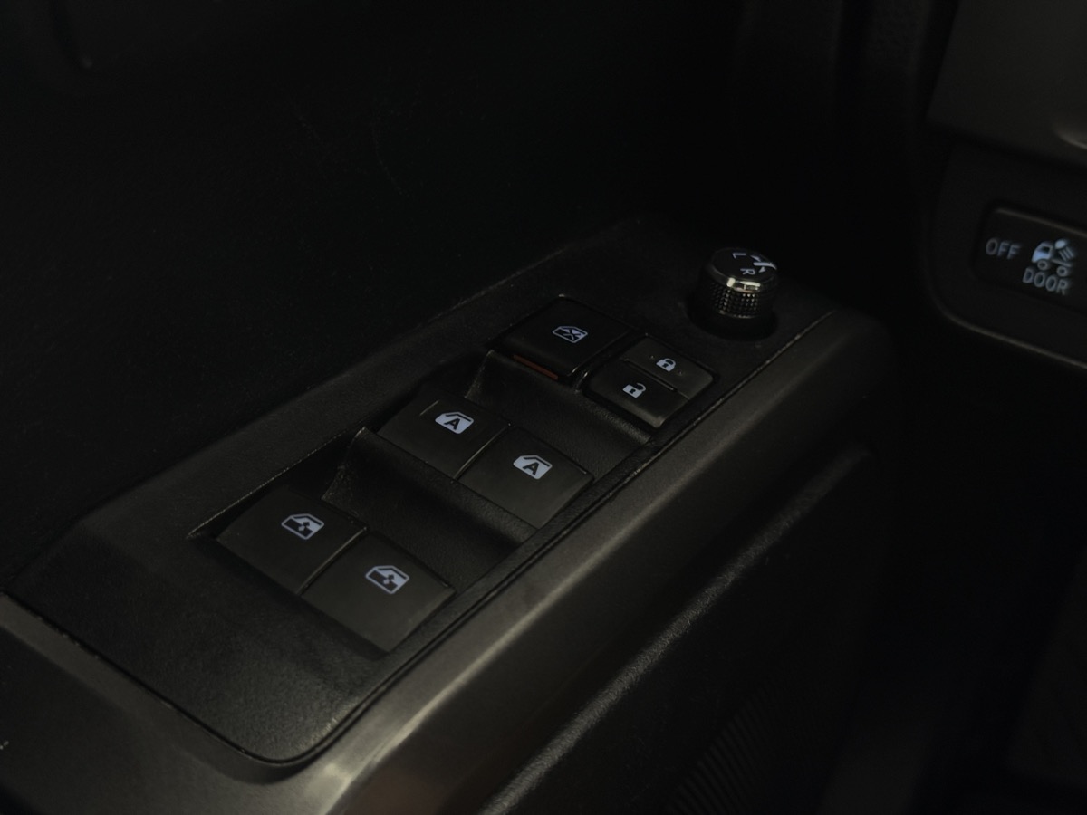 2017 Toyota Tacoma TRD Double Cab V6 4x4 photo 47
