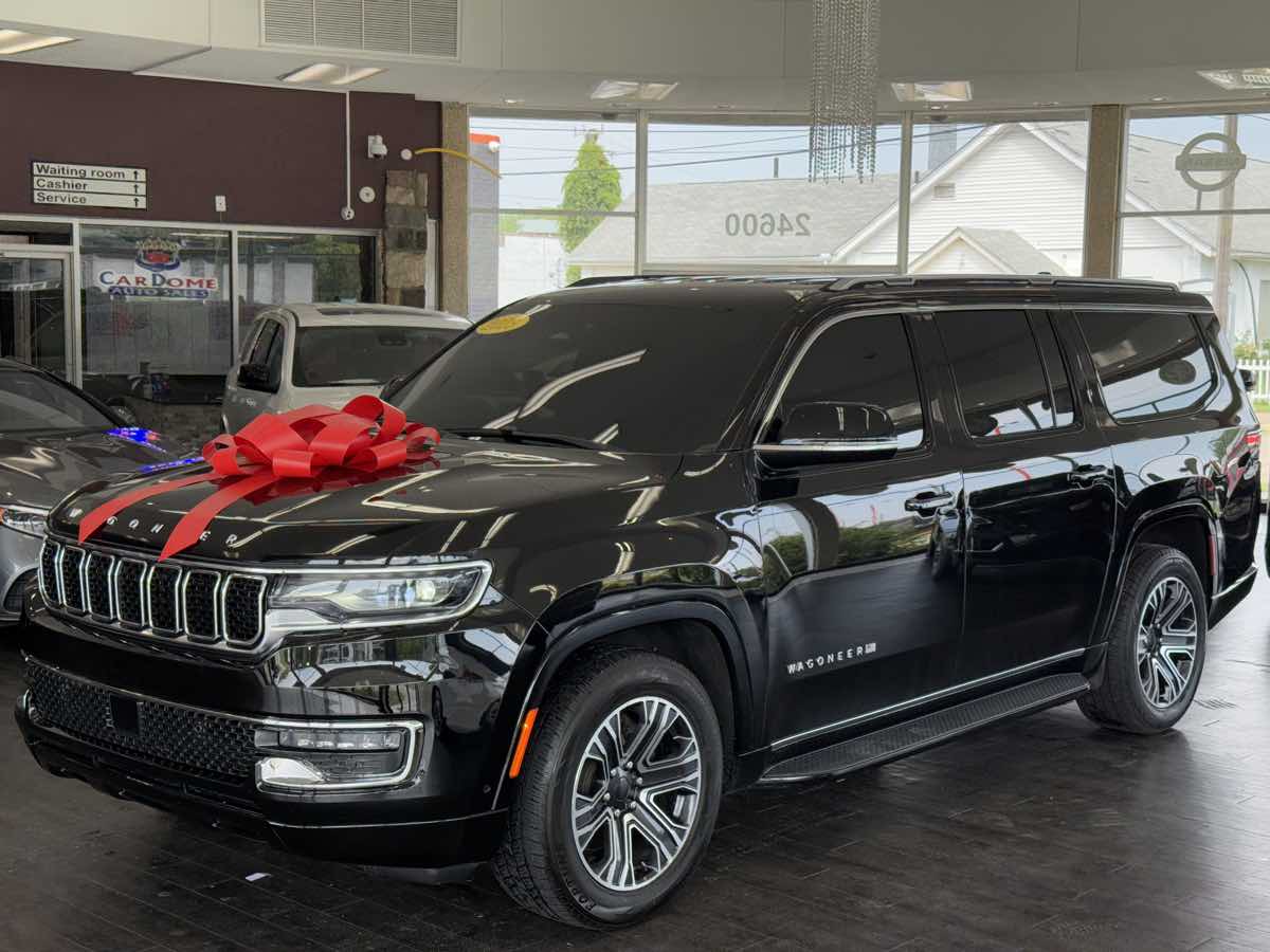 2023 Jeep Wagoneer L Series II photo 2