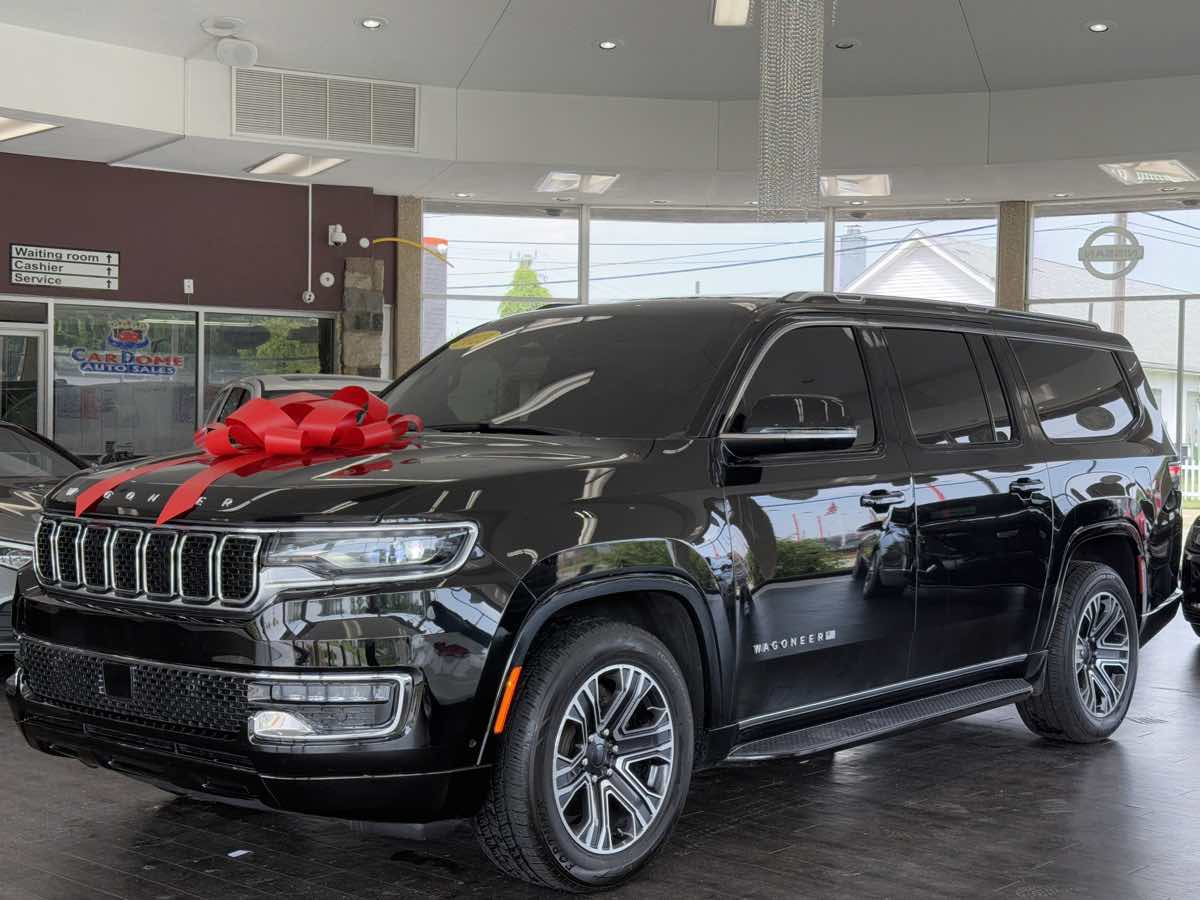 2023 Jeep Wagoneer L Series II photo 3