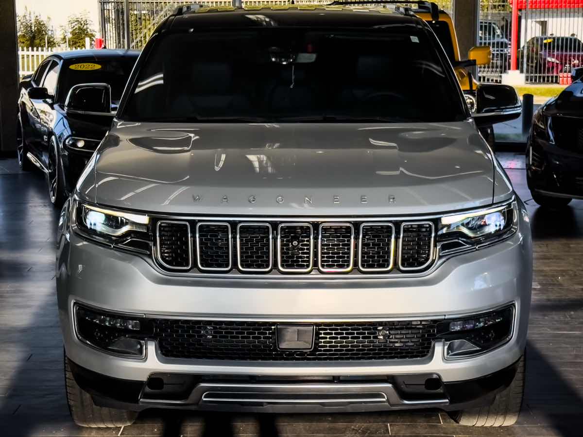 2024 Jeep Wagoneer Base photo 2