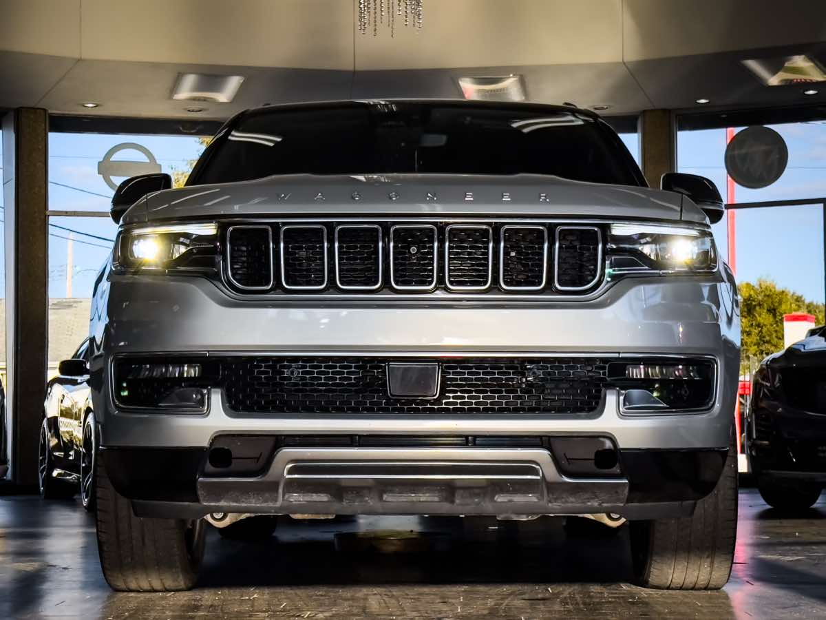 2024 Jeep Wagoneer Base photo 3