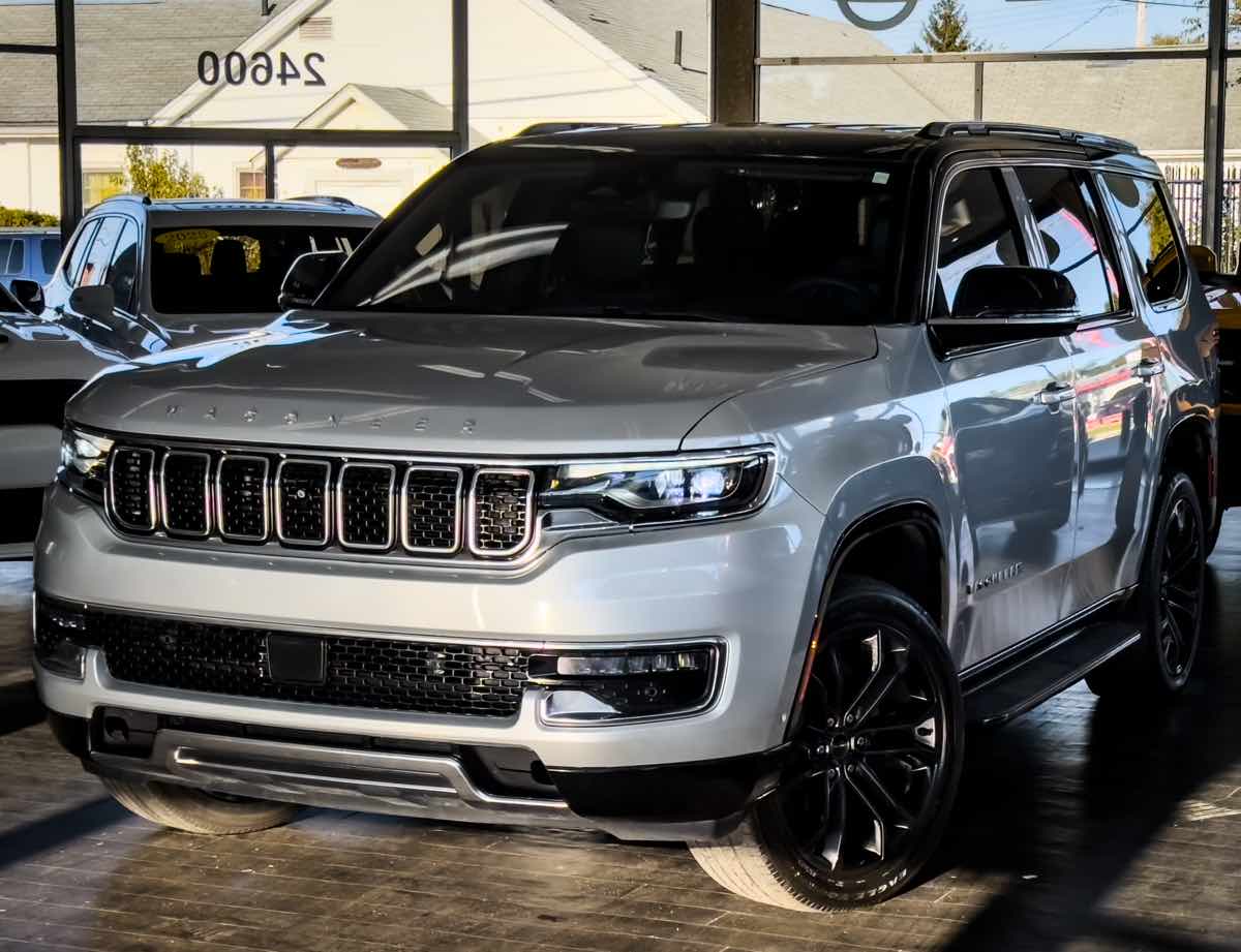2024 Jeep Wagoneer Base photo 5