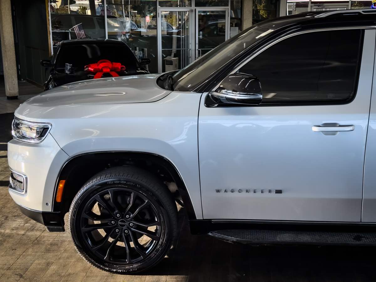 2024 Jeep Wagoneer Base photo 6