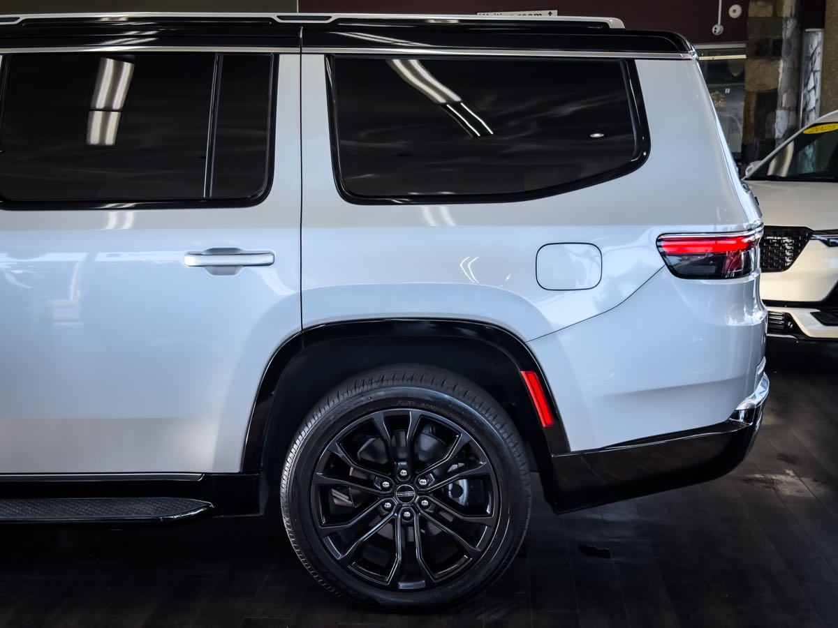2024 Jeep Wagoneer Base photo 7