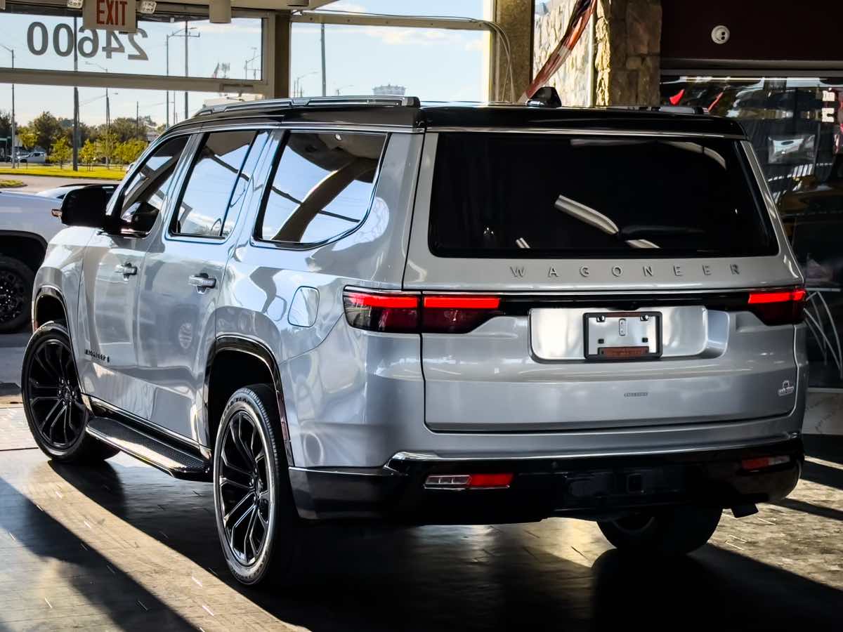 2024 Jeep Wagoneer Base photo 8