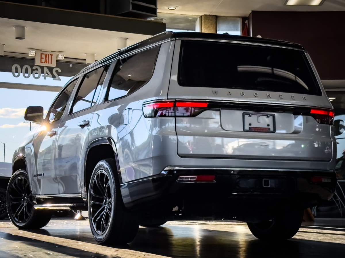 2024 Jeep Wagoneer Base photo 9