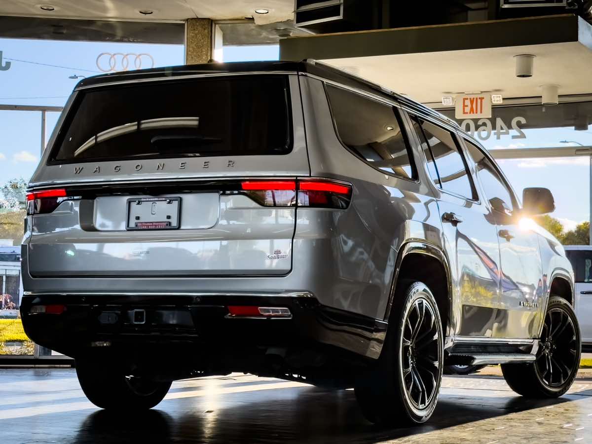 2024 Jeep Wagoneer Base photo 12