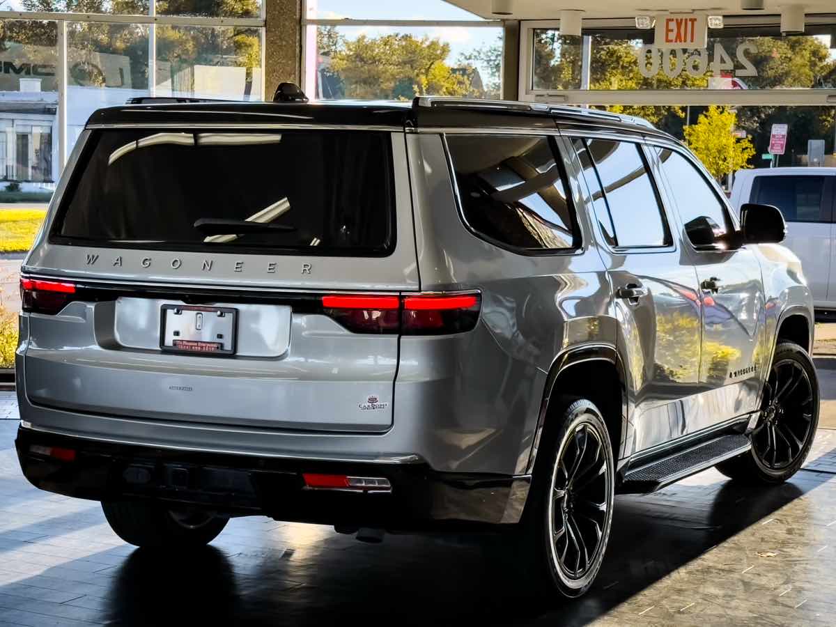 2024 Jeep Wagoneer Base photo 13