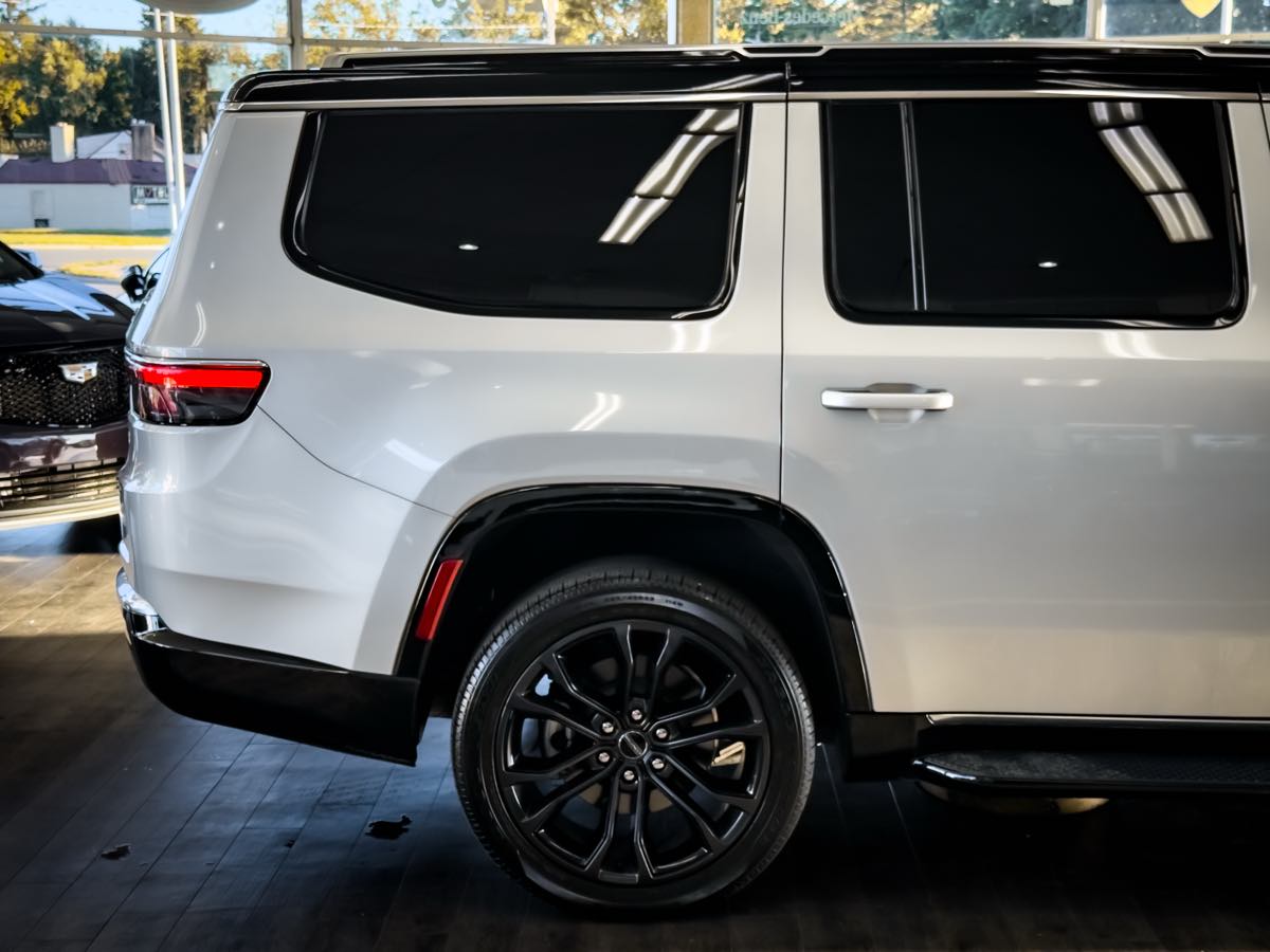 2024 Jeep Wagoneer Base photo 14