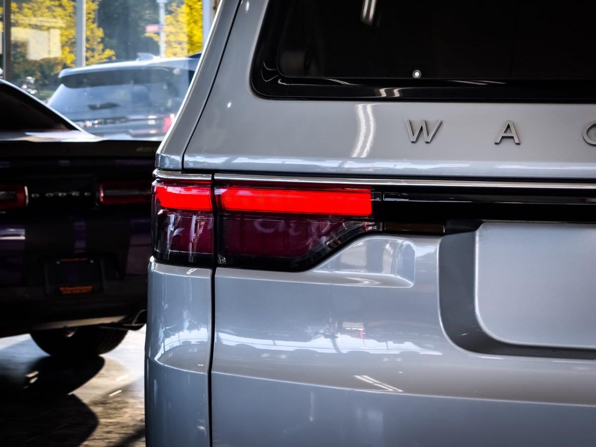 2024 Jeep Wagoneer Base photo 16