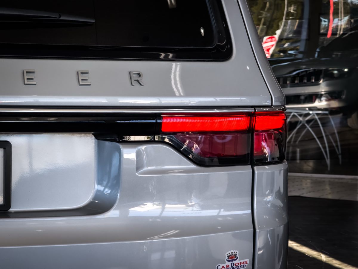 2024 Jeep Wagoneer Base photo 17