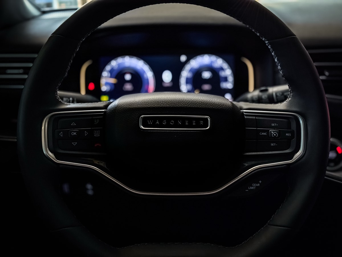 2024 Jeep Wagoneer Base photo 33