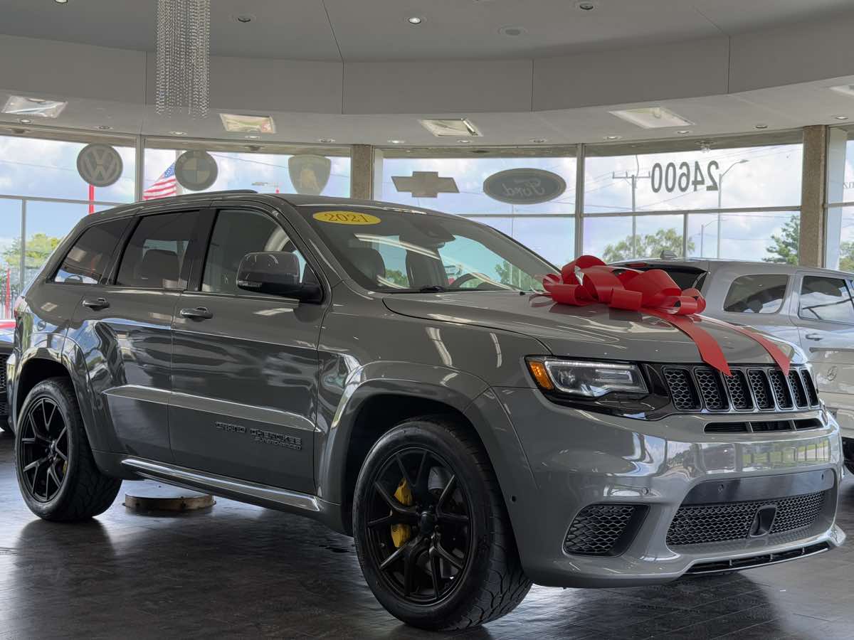 2021 Jeep Grand Cherokee Trackhawk photo 2