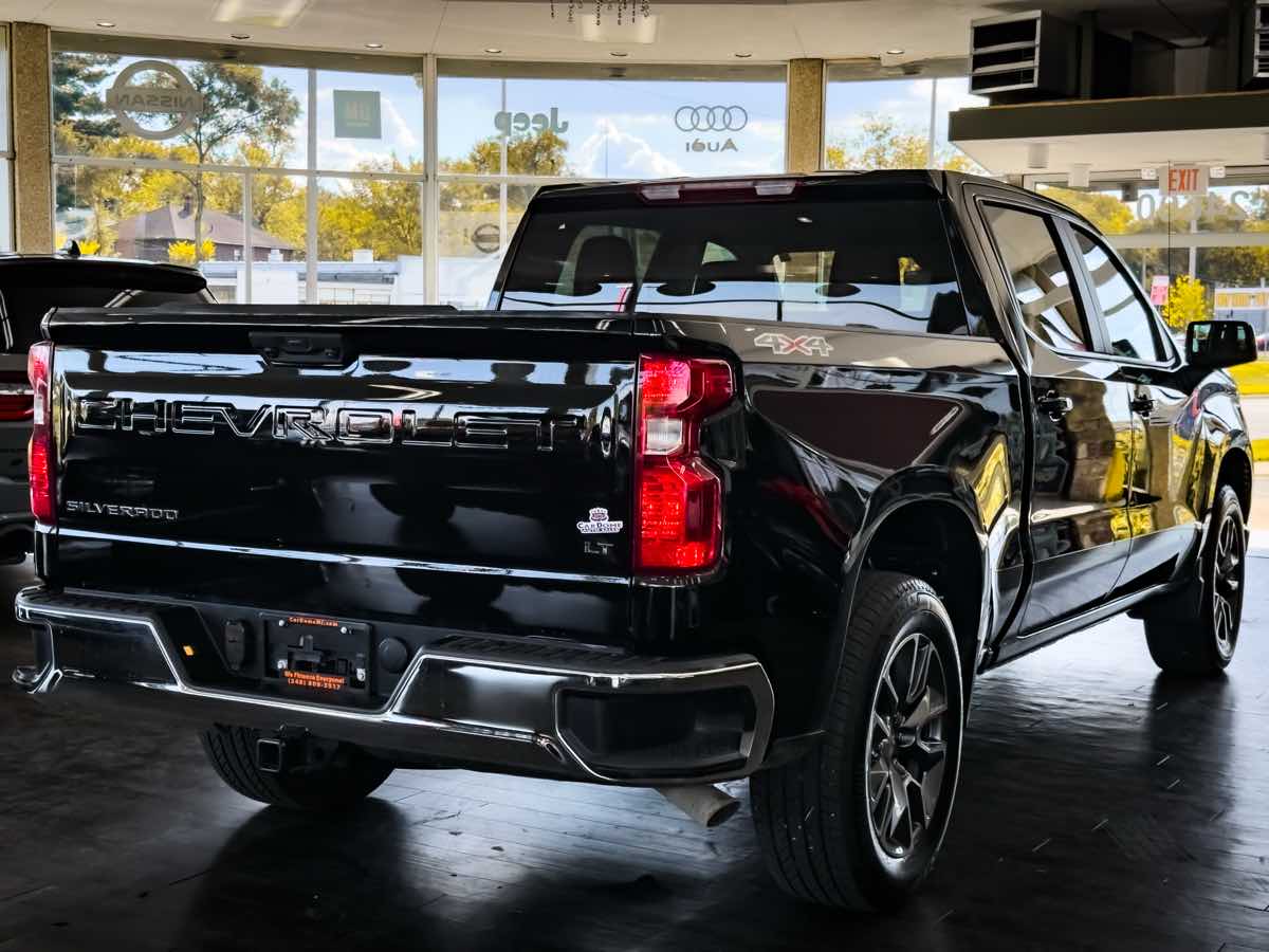 2024 Chevrolet Silverado 1500 LT photo 11
