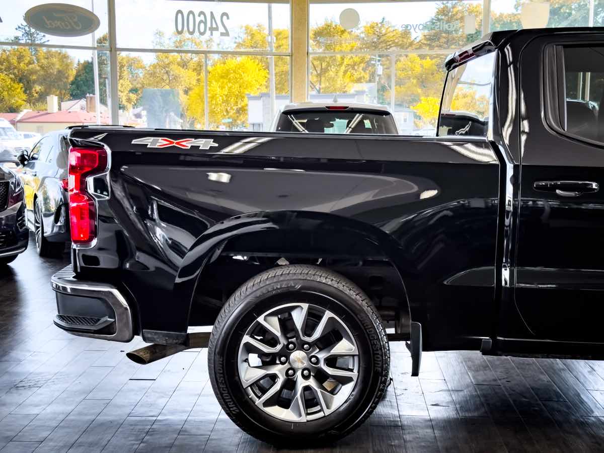 2024 Chevrolet Silverado 1500 LT photo 12