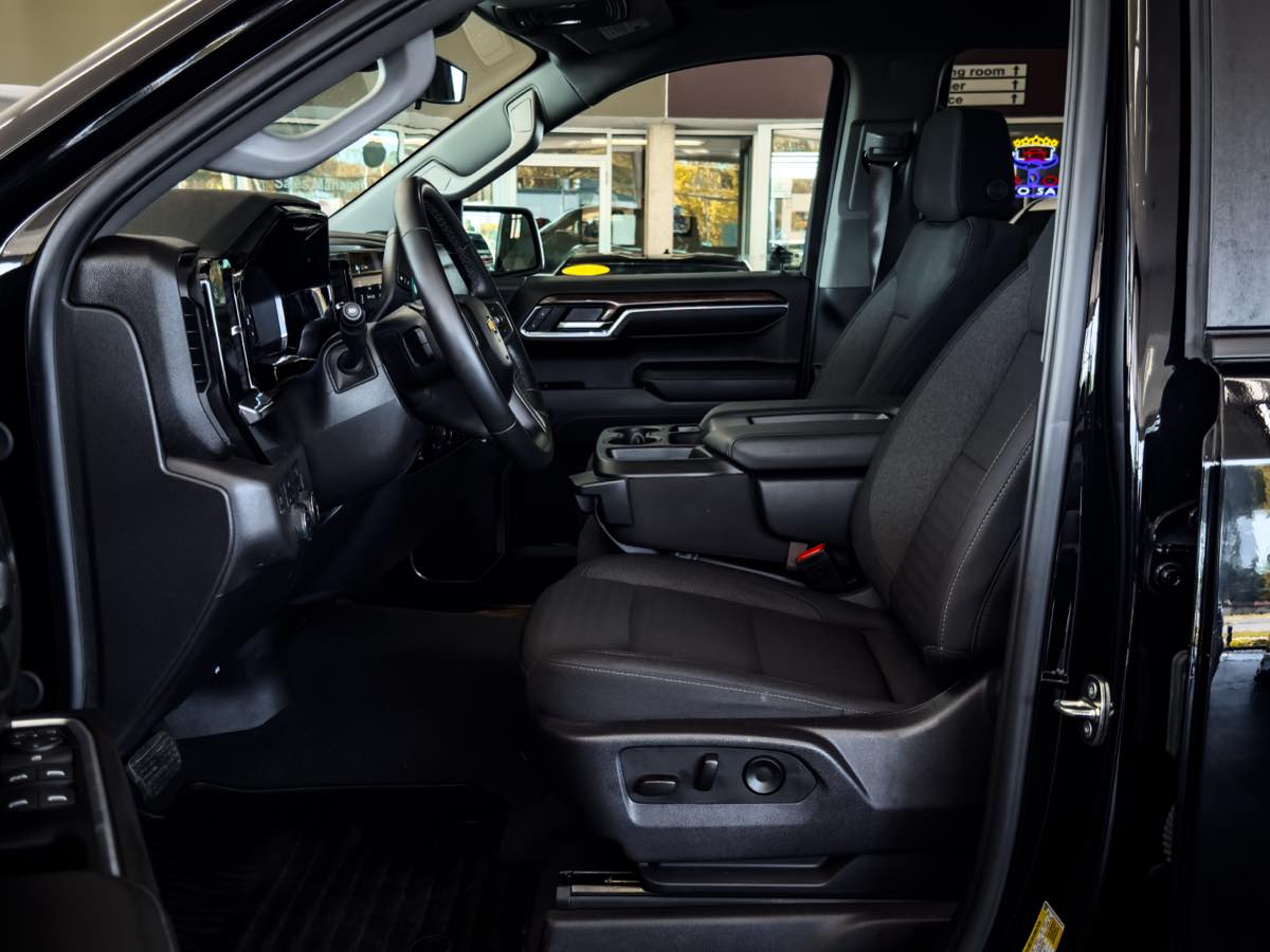 2024 Chevrolet Silverado 1500 LT photo 23