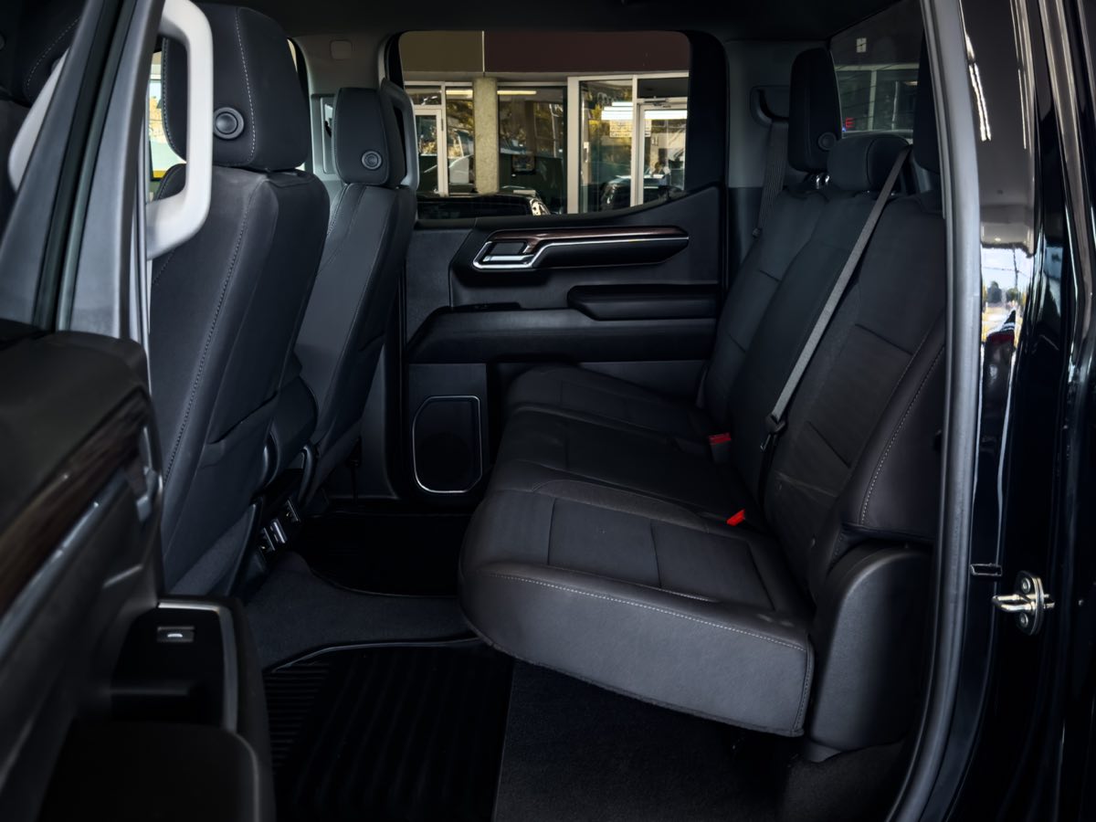 2024 Chevrolet Silverado 1500 LT photo 24