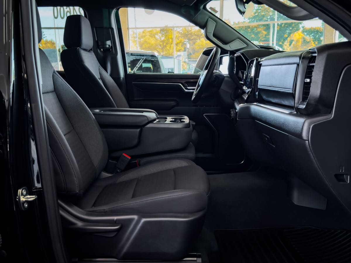 2024 Chevrolet Silverado 1500 LT photo 26