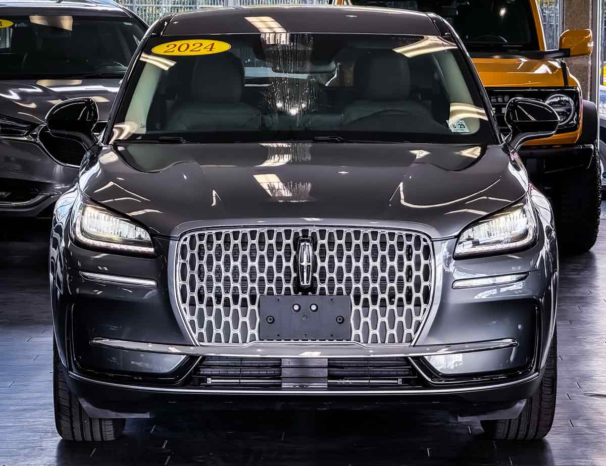 2024 Lincoln Corsair Premiere photo 2