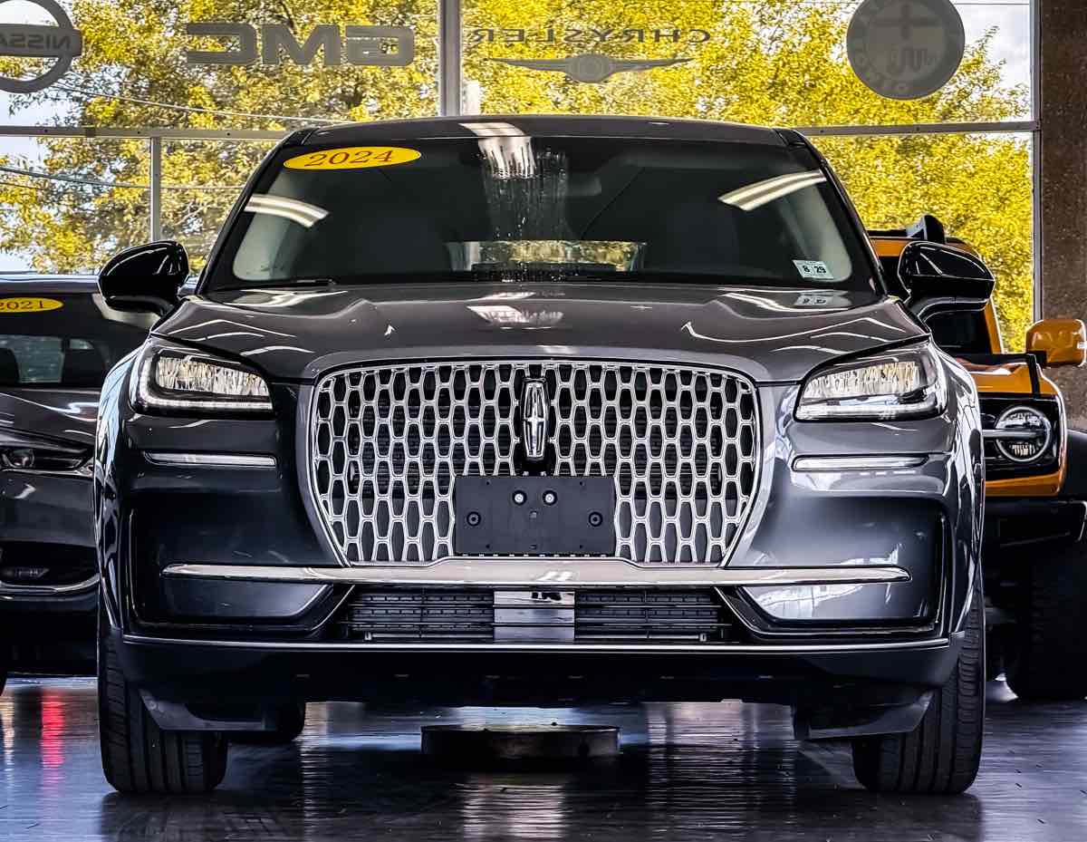 2024 Lincoln Corsair Premiere photo 3
