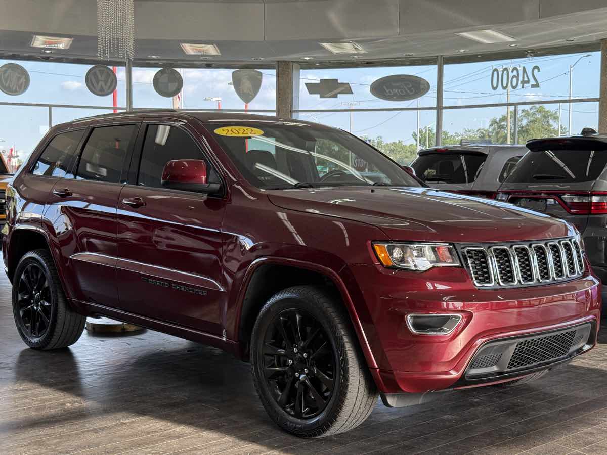 2022 Jeep Cherokee Laredo X photo 2