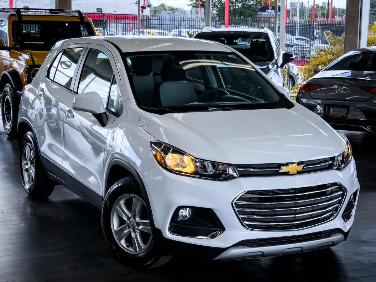 2020 Chevrolet Trax LS photo 2