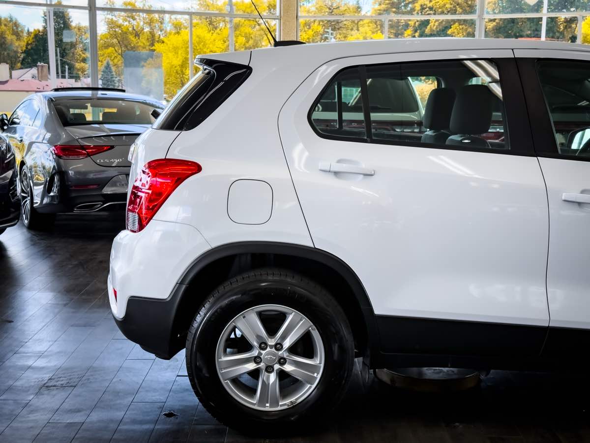 2020 Chevrolet Trax LS photo 12