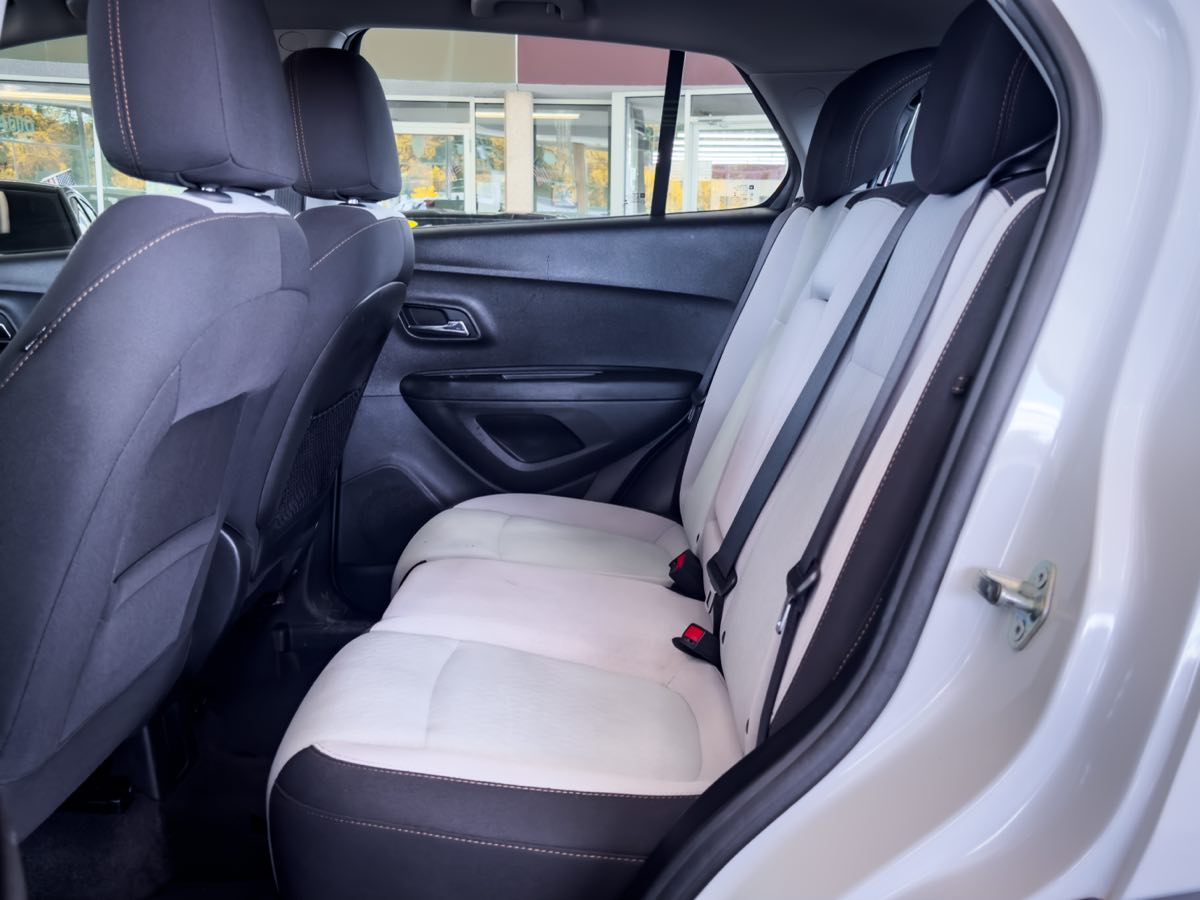 2020 Chevrolet Trax LS photo 25