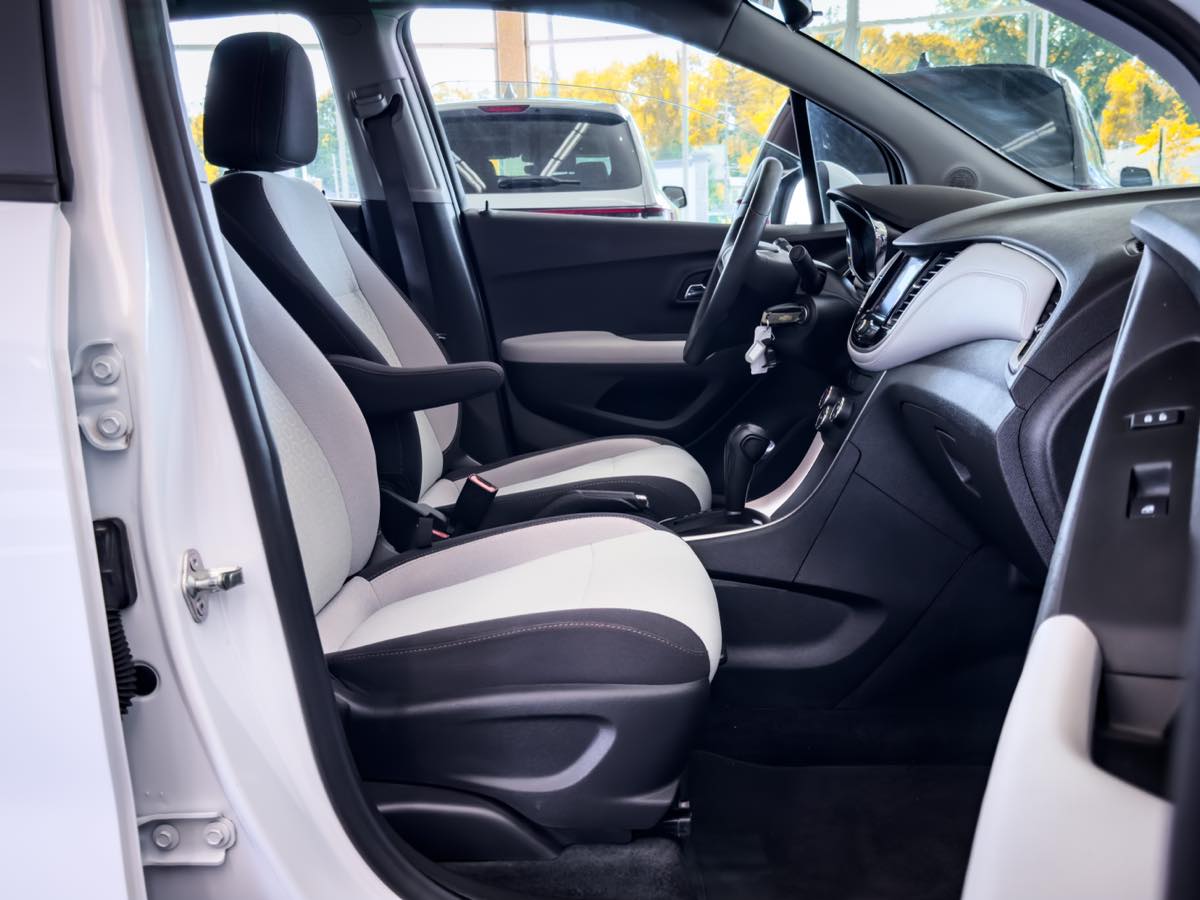2020 Chevrolet Trax LS photo 28