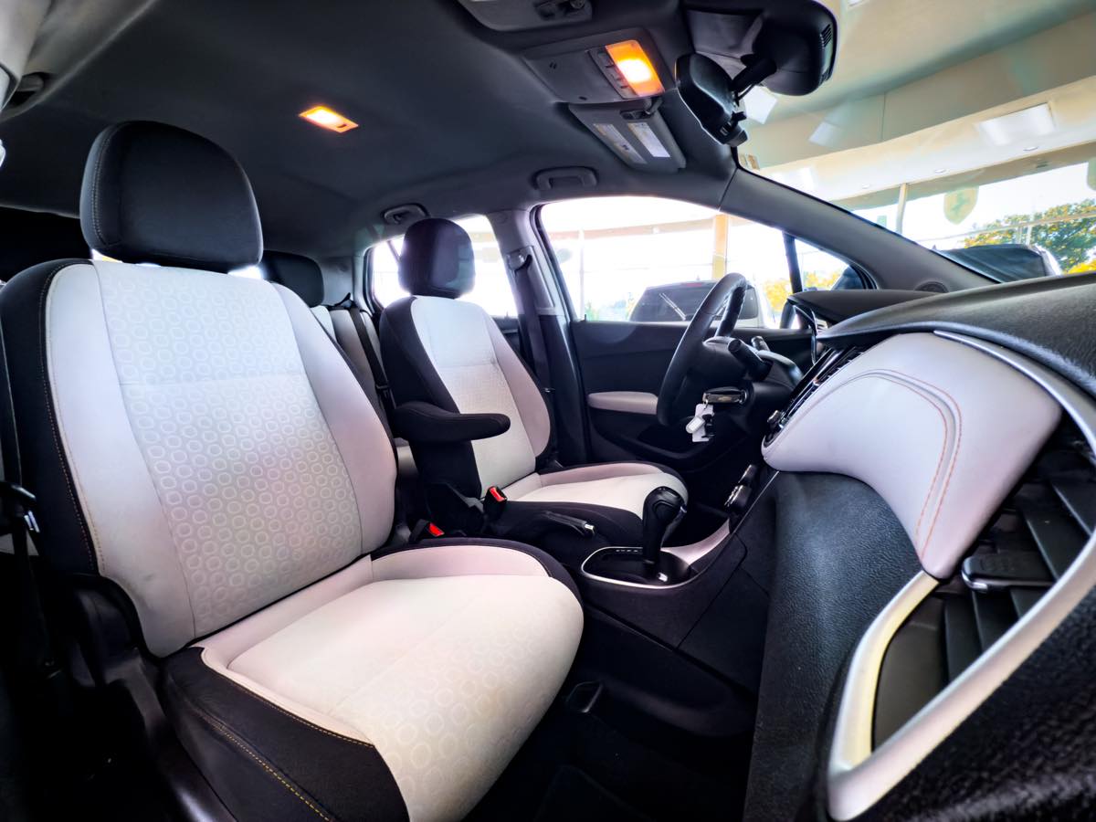 2020 Chevrolet Trax LS photo 29