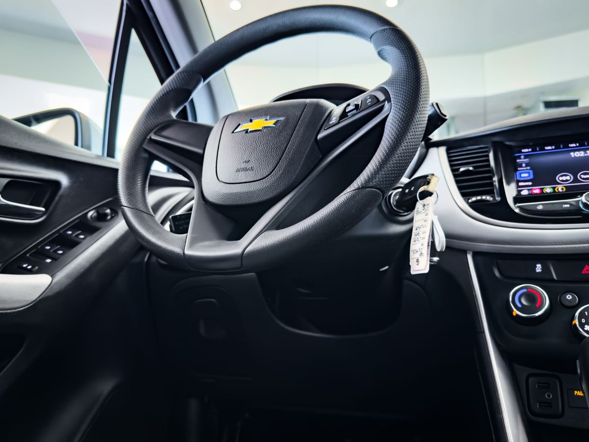 2020 Chevrolet Trax LS photo 31