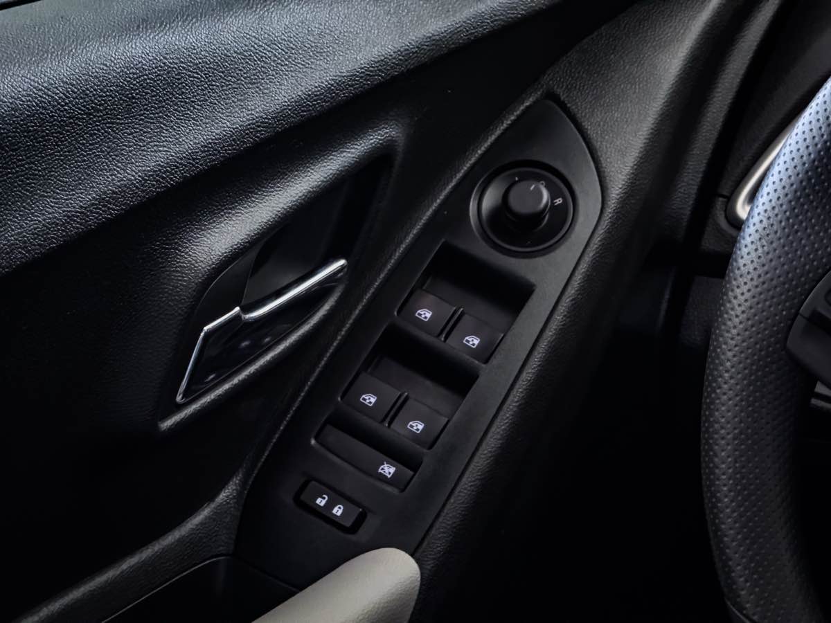 2020 Chevrolet Trax LS photo 34