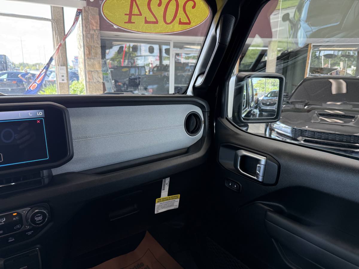 2024 Jeep Wrangler Sport S photo 33