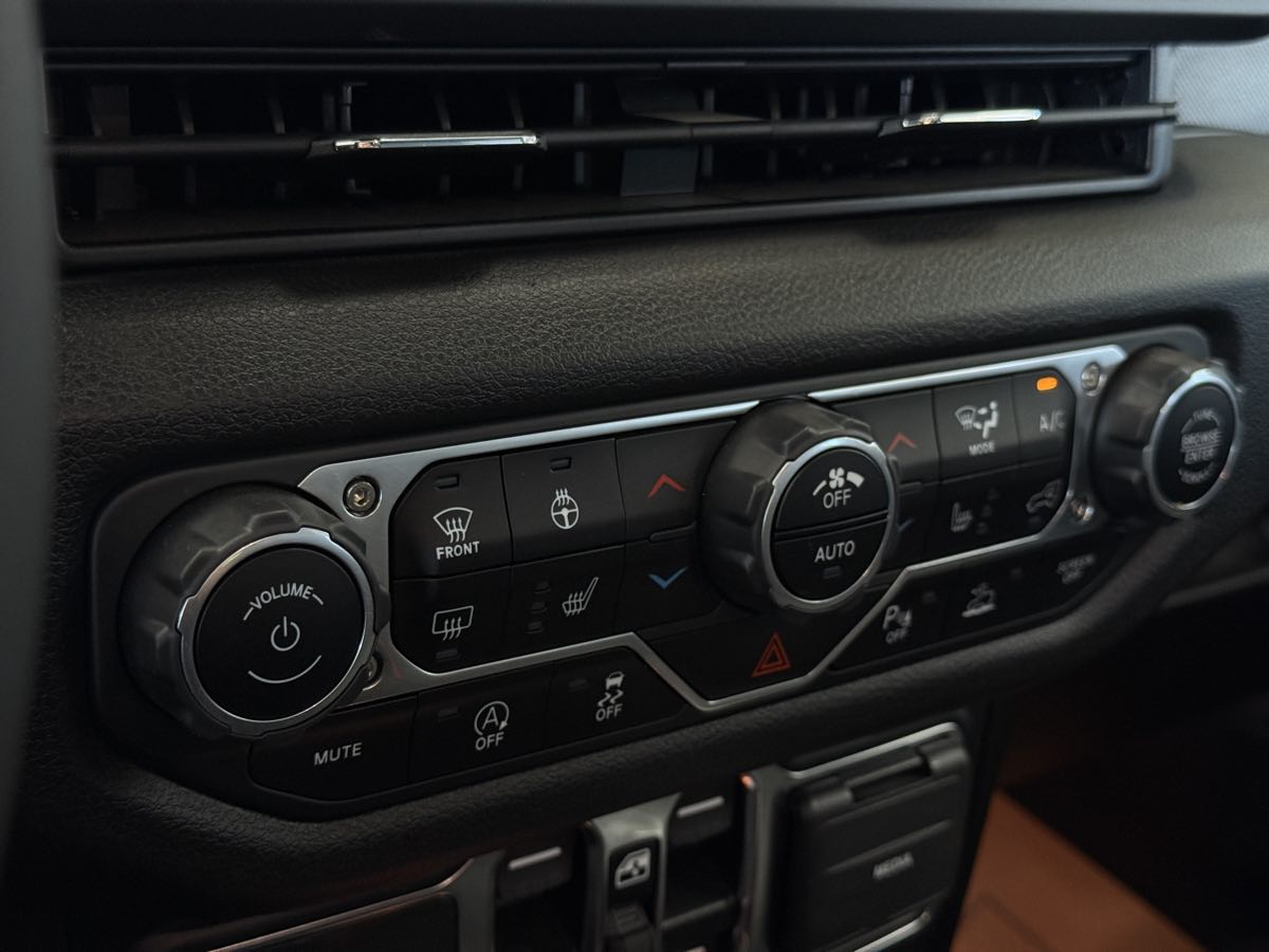 2024 Jeep Wrangler Sport S photo 46