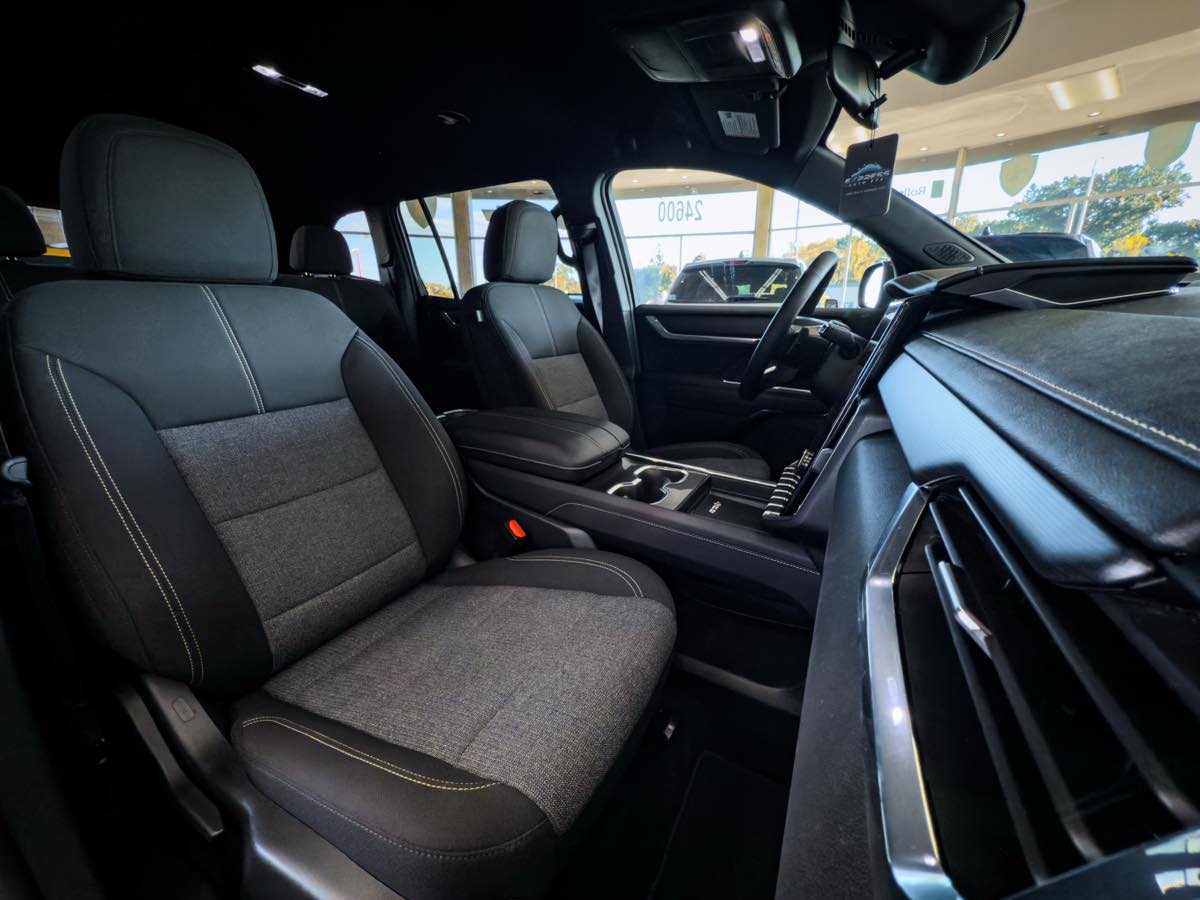2025 Gmc Acadia Elevation Black Edition photo 23