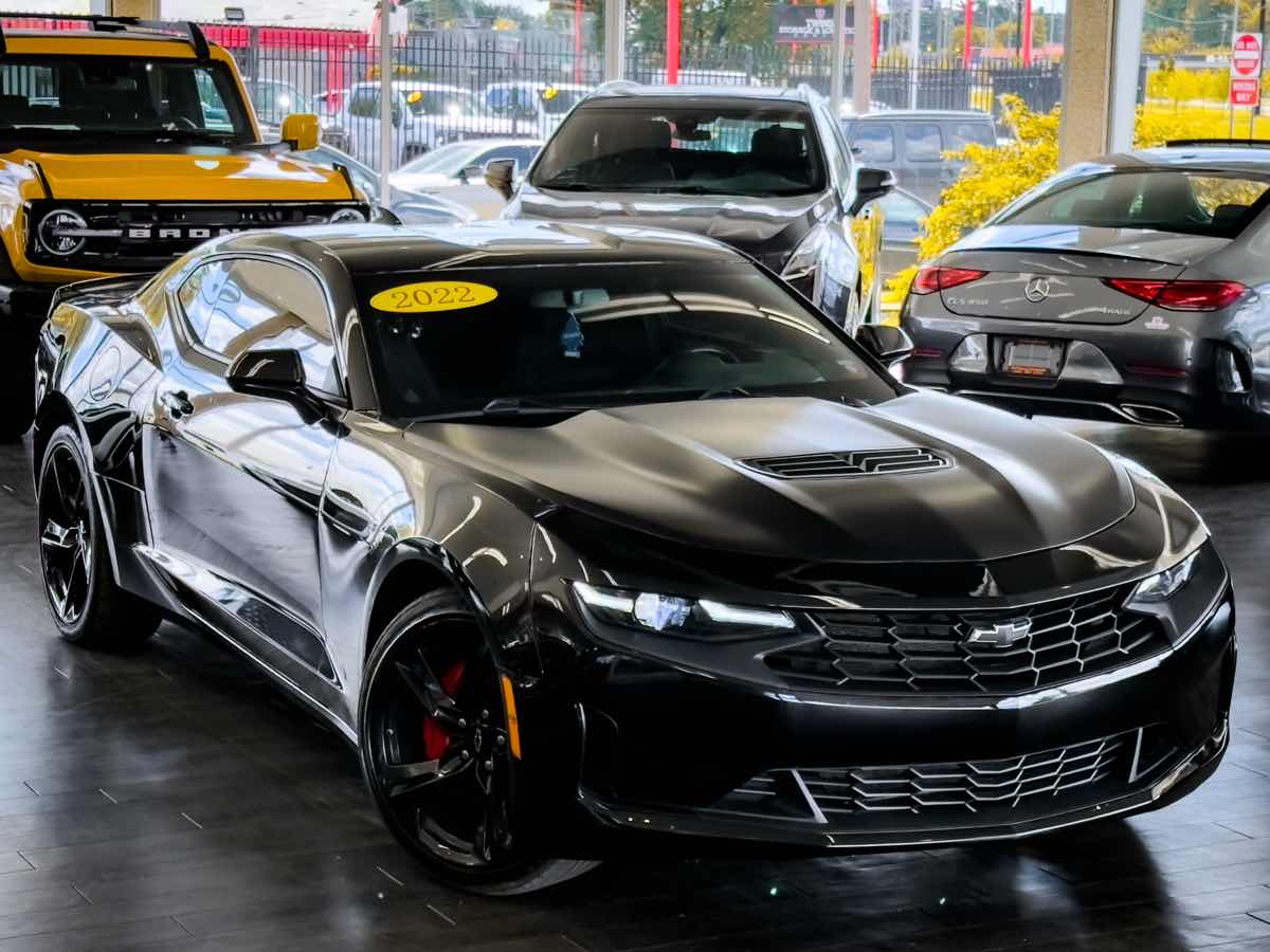 2022 Chevrolet Camaro LT1 photo 2