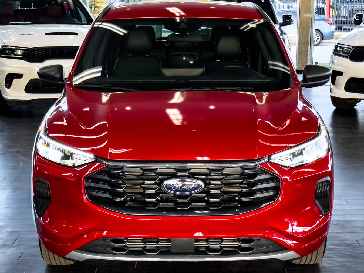 2024 Ford Escape ST-Line photo 2