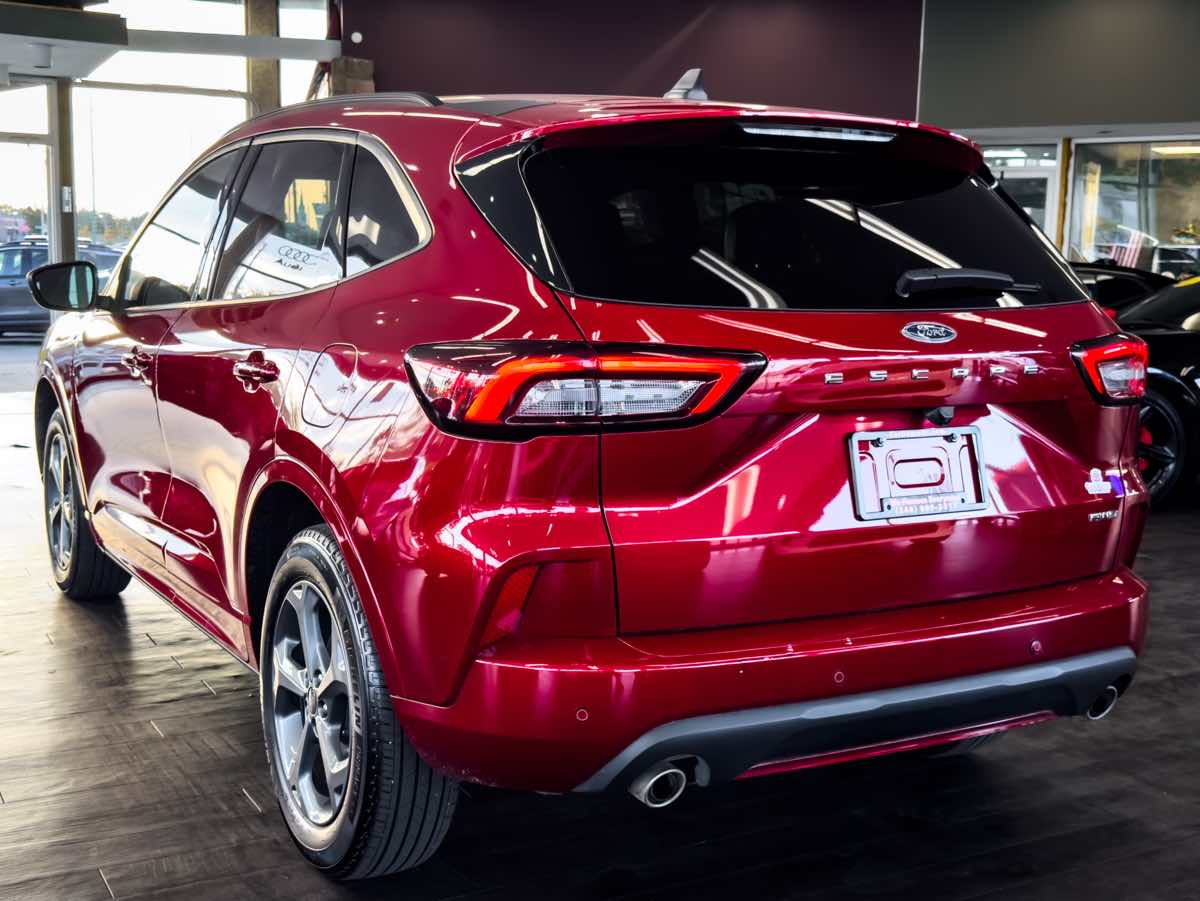 2024 Ford Escape ST-Line photo 8