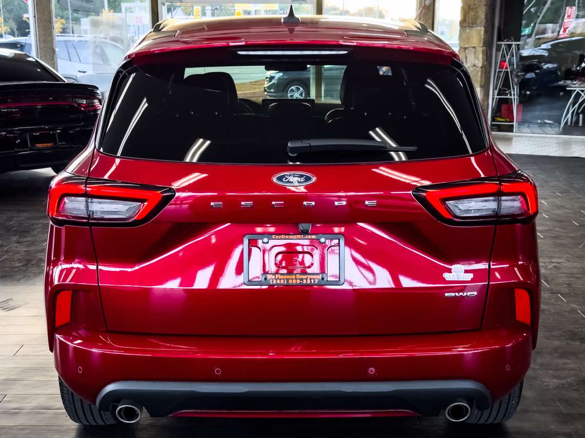 2024 Ford Escape ST-Line photo 9