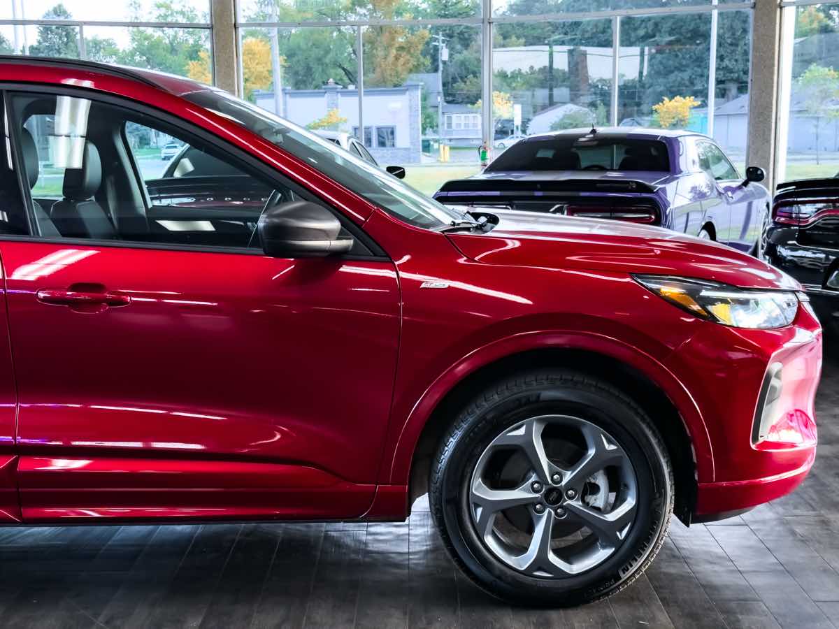 2024 Ford Escape ST-Line photo 12