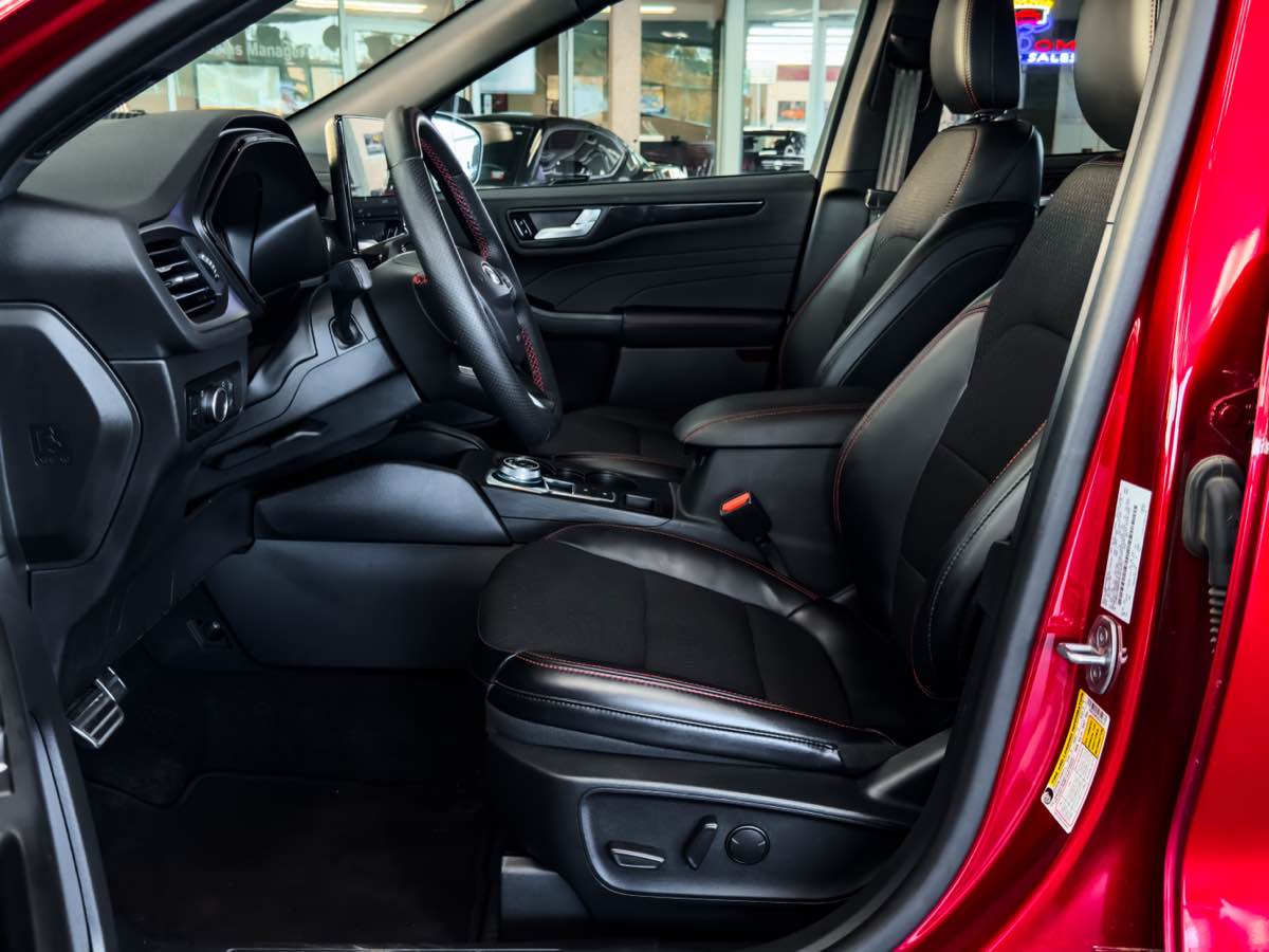 2024 Ford Escape ST-Line photo 20