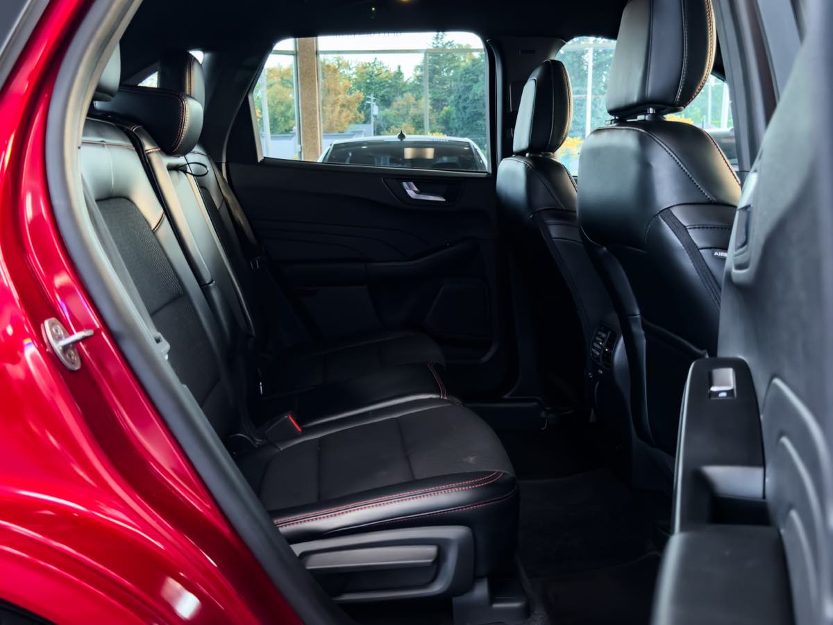 2024 Ford Escape ST-Line photo 23