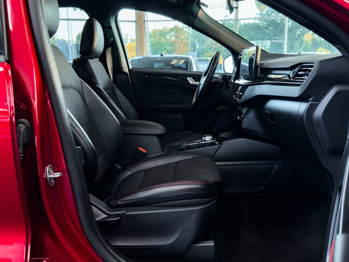 2024 Ford Escape ST-Line photo 24