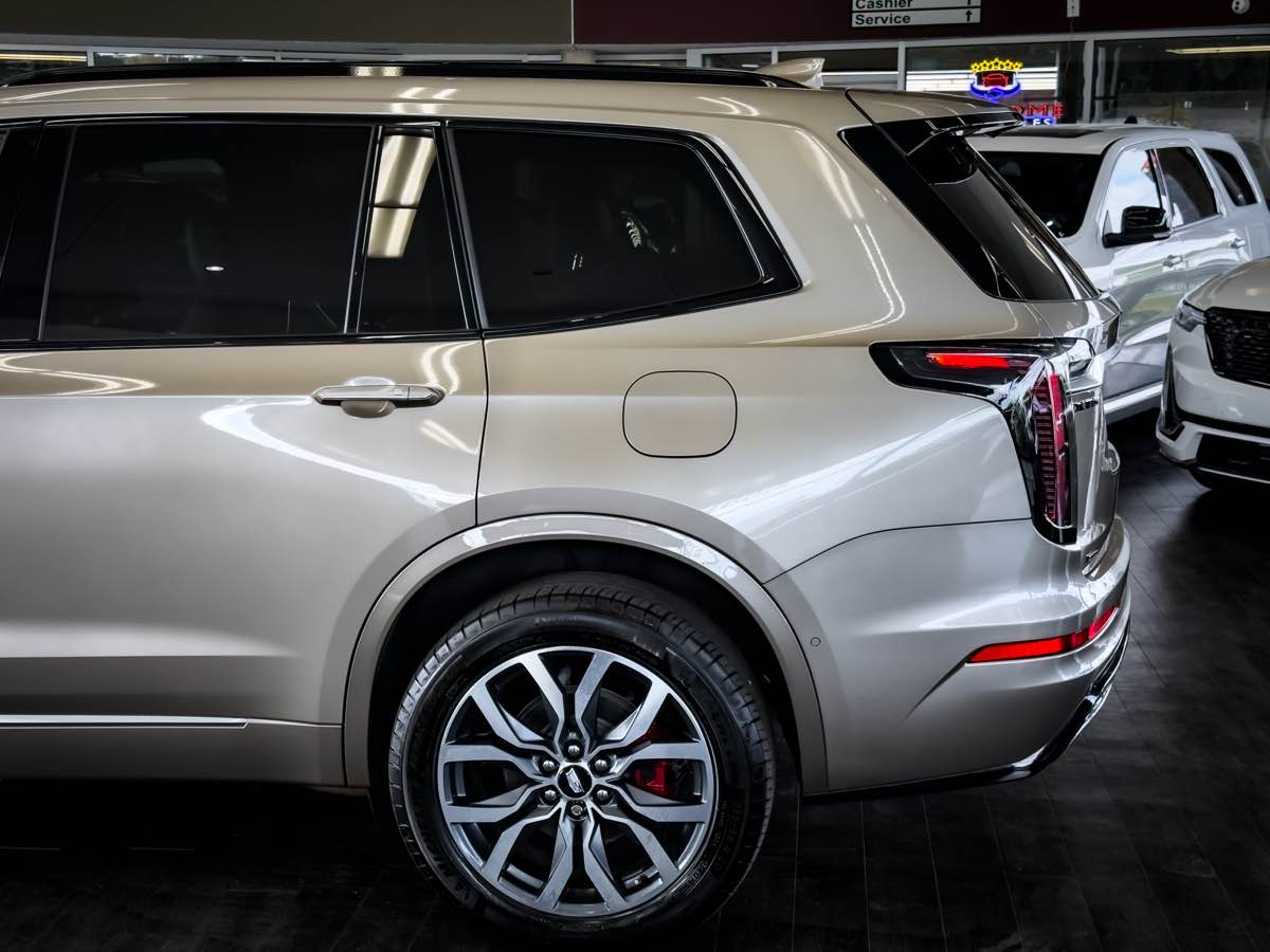 2023 Cadillac XT6 Sport photo 8