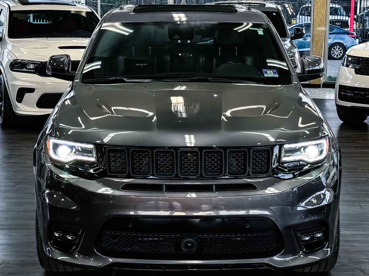 2019 Jeep Grand Cherokee SRT8 photo 2