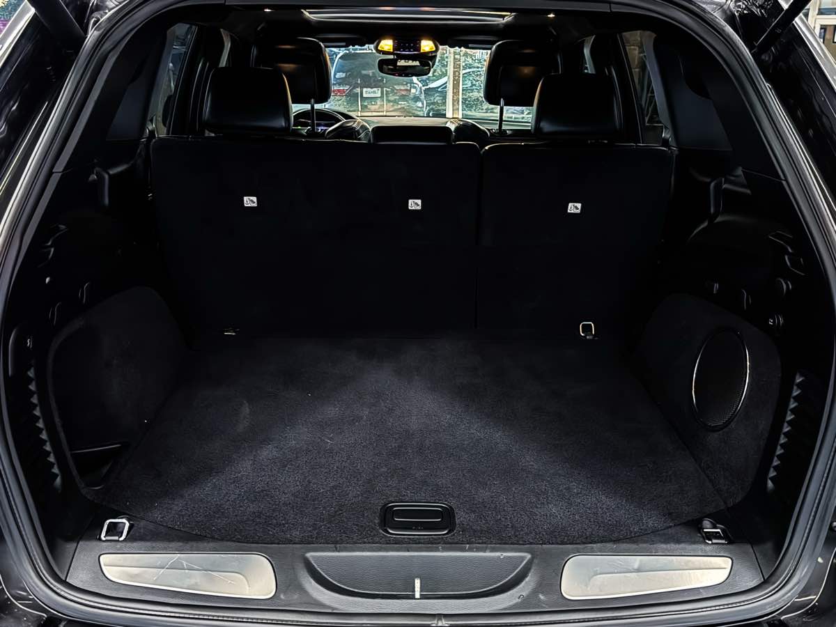 2019 Jeep Grand Cherokee SRT8 photo 22