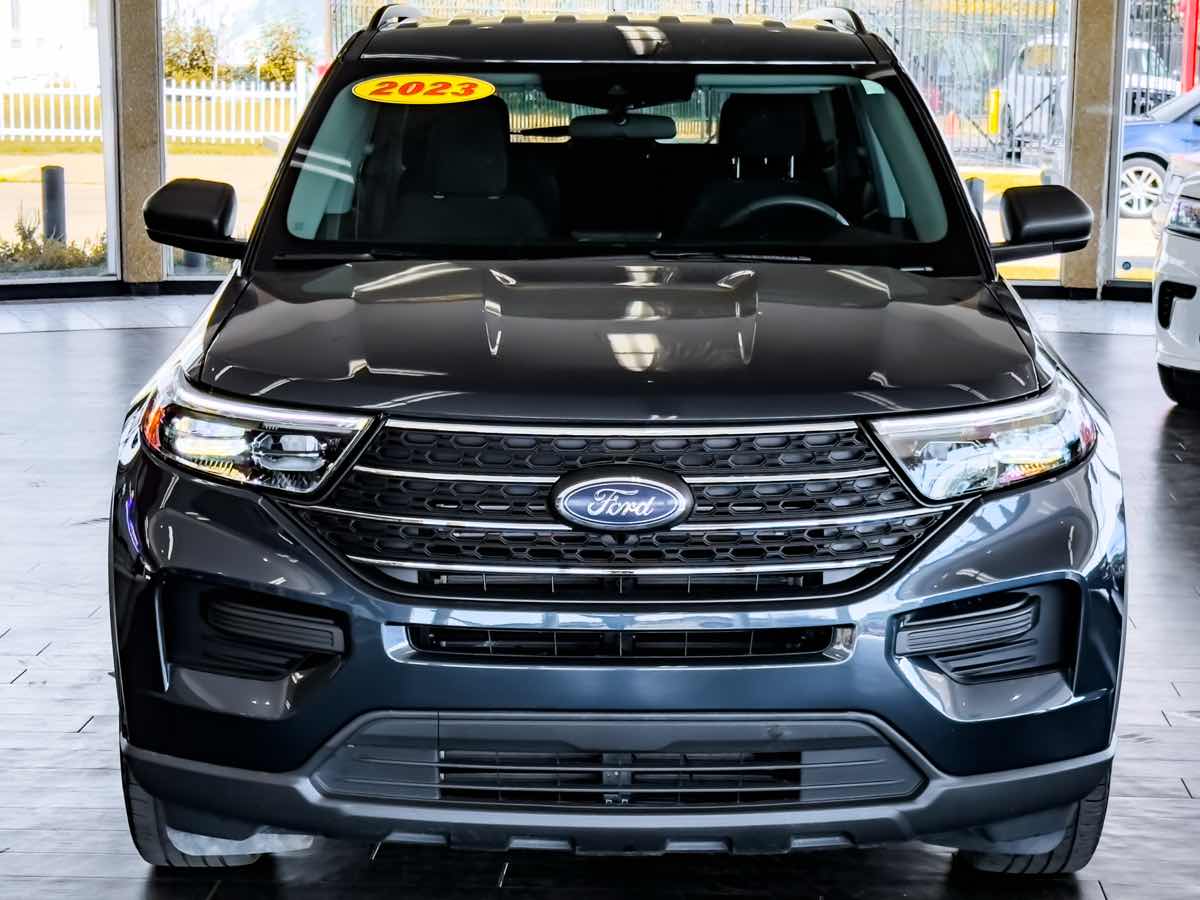 2023 Ford Explorer XLT photo 3