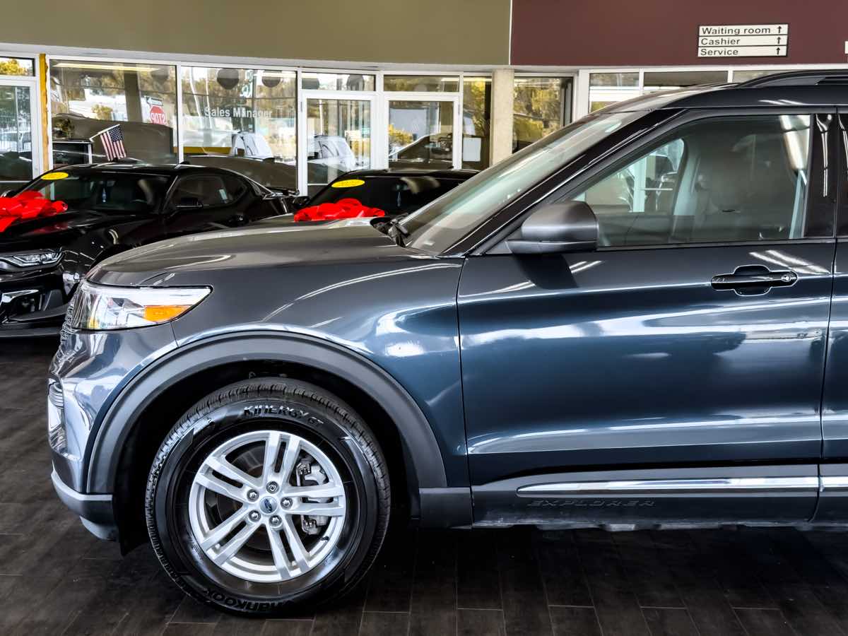 2023 Ford Explorer XLT photo 7