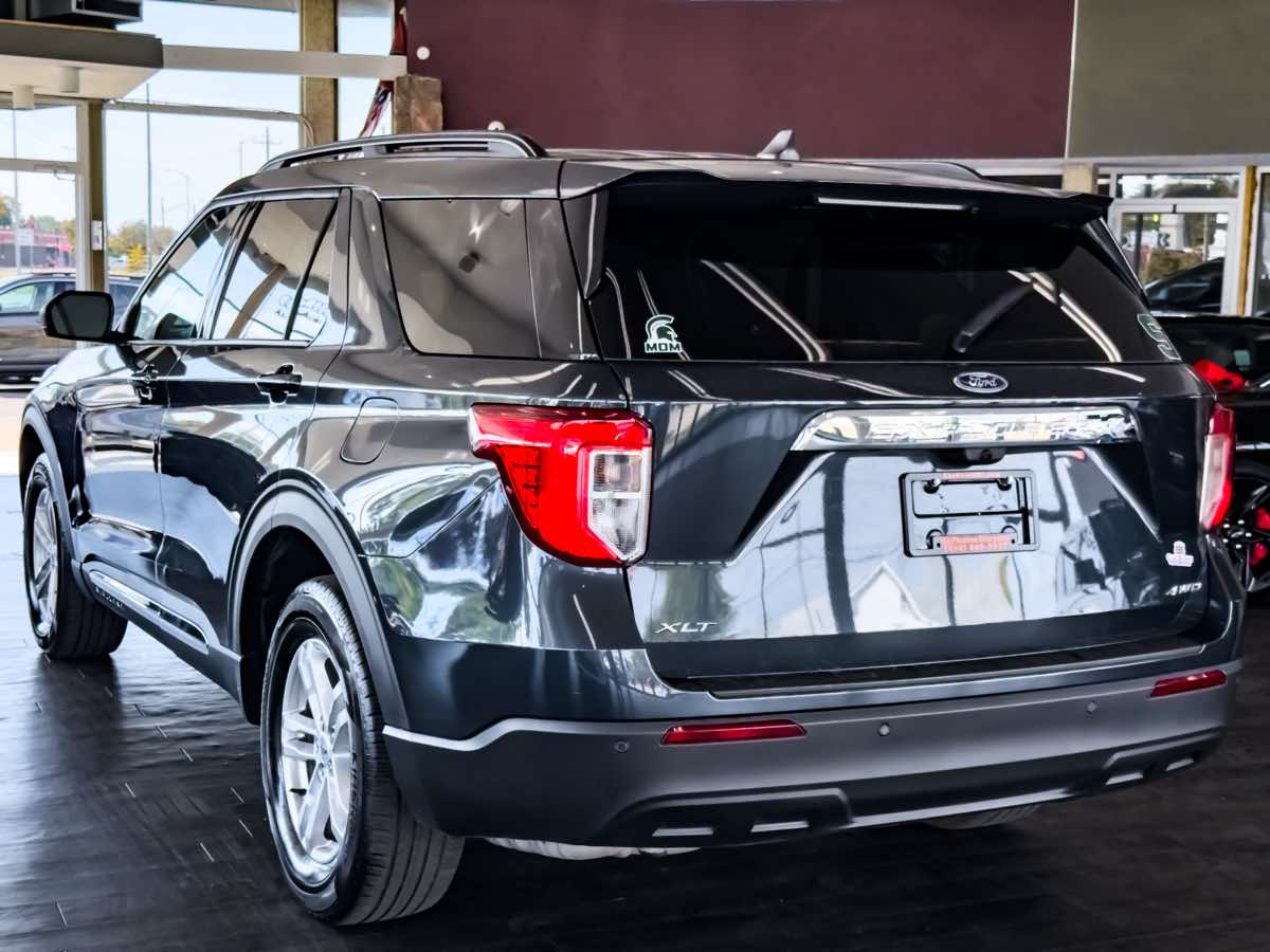 2023 Ford Explorer XLT photo 9