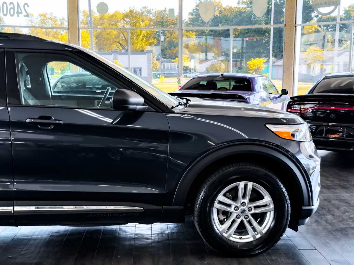 2023 Ford Explorer XLT photo 13